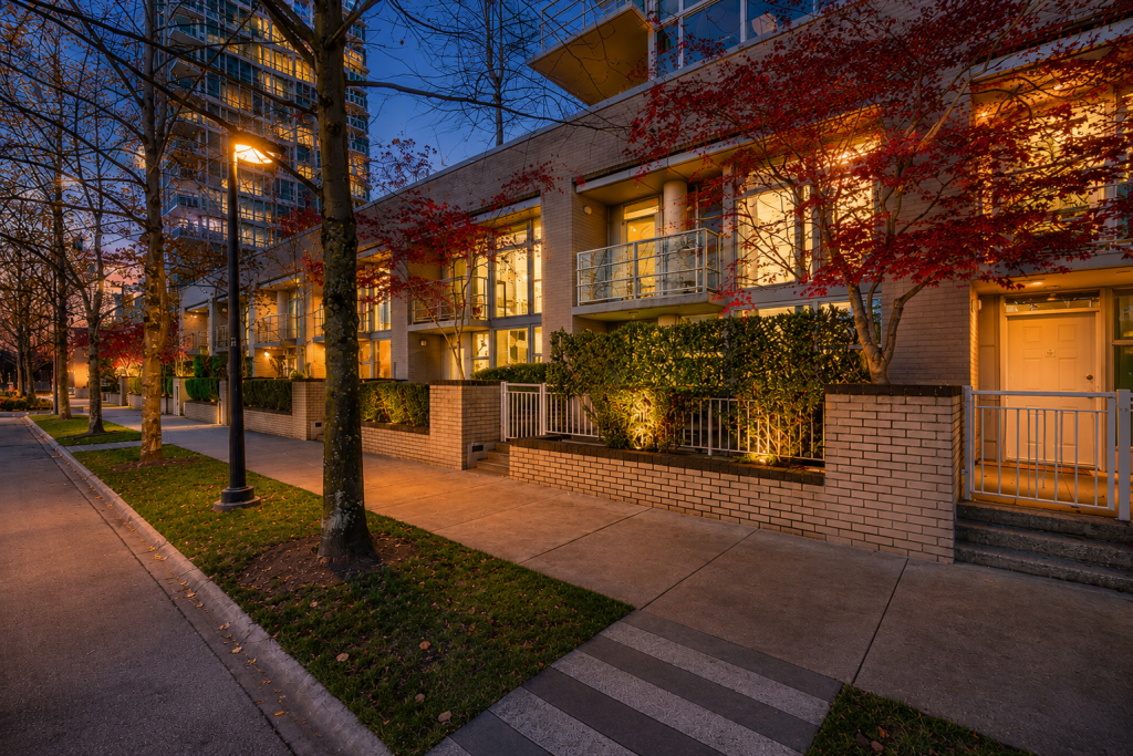 Th6 – 168 E Esplanade Avenue property exterior