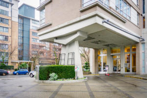 00 Van 1905-1228-MarinasideCres-08699-2