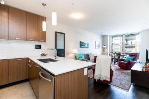 302 1182 W 16th Street, North Vancouver Parham Baghaie Chengparhamrealty