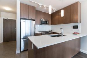302 1182 W 16th Street, North Vancouver Parham Baghaie Chengparhamrealty