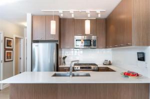 302 1182 W 16th Street, North Vancouver Parham Baghaie Chengparhamrealty