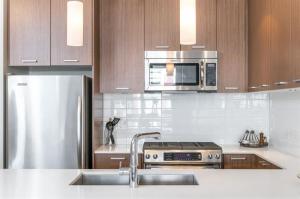 302 1182 W 16th Street, North Vancouver Parham Baghaie Chengparhamrealty