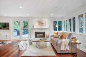 Parham Baghaie West Vancouver caulfield