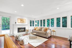 Parham Baghaie West Vancouver caulfield