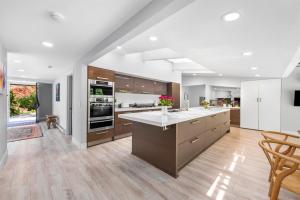Parham-Baghaie-British-properties-west-vancouver-15