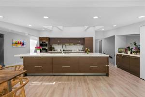 Parham-Baghaie-British-properties-west-vancouver-16