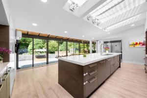 Parham-Baghaie-British-properties-west-vancouver-19