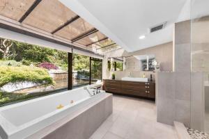 Parham-Baghaie-British-properties-west-vancouver-29