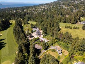 Parham-Baghaie-British-properties-west-vancouver-37