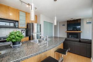Parham-Baghaie-Downtown-Vancouver-11