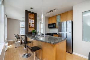 Parham-Baghaie-Downtown-Vancouver-12