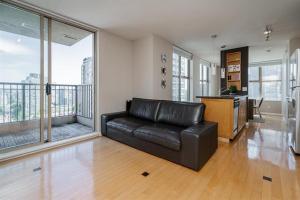 Parham-Baghaie-Downtown-Vancouver-14