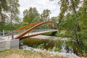 Parham-Baghaie-Hunter-North-Vancouver-1