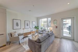 Parham-Baghaie-Lower-Lonsdale-15