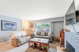 Parham-Baghaie-Maple-Ridge-House-33