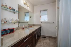 Parham-Baghaie-North-Vancouver-10