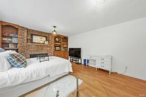 Parham-Baghaie-Port-Coquitlam-18 (1)