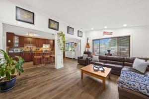 Parham-Baghaie-Port-Coquitlam-lincoln-park-11