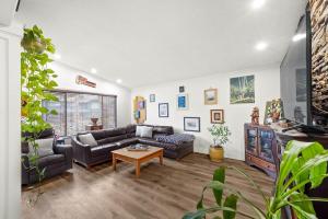Parham-Baghaie-Port-Coquitlam-lincoln-park-8