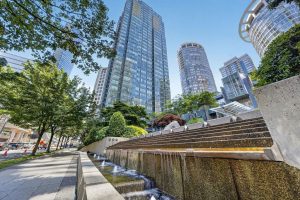 Residences on Georgia outdoor garden and seawall access – West End Vancouver luxury condo building 1200 W Georgia Street